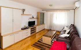 Apartment Peran